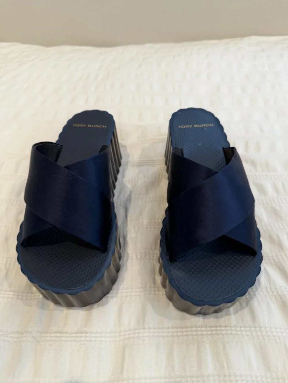 Tory Burch Scallop Satin Platform Wedge Sandals Navy Size 8